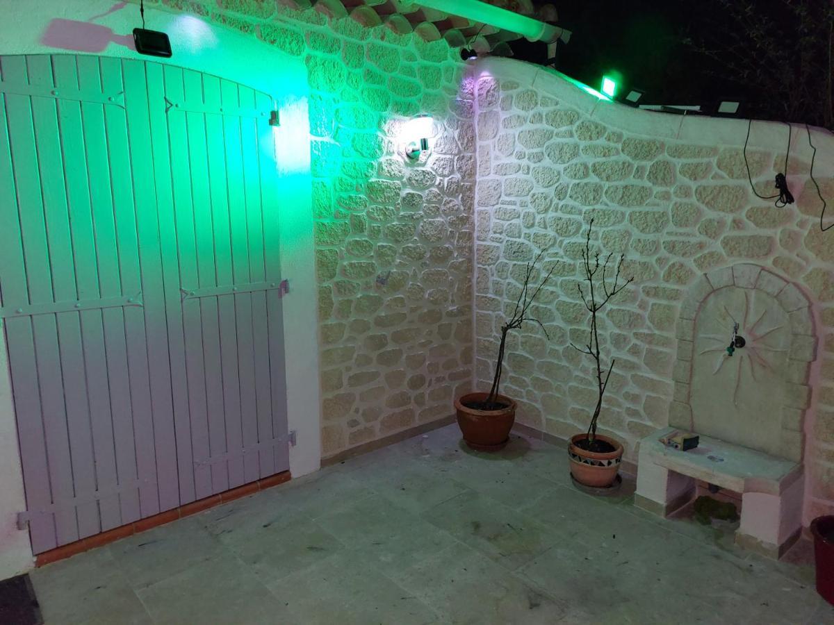 Suite 30 M2 Ideale Pour 2 Personnes Flassans-sur-Issole Exteriör bild